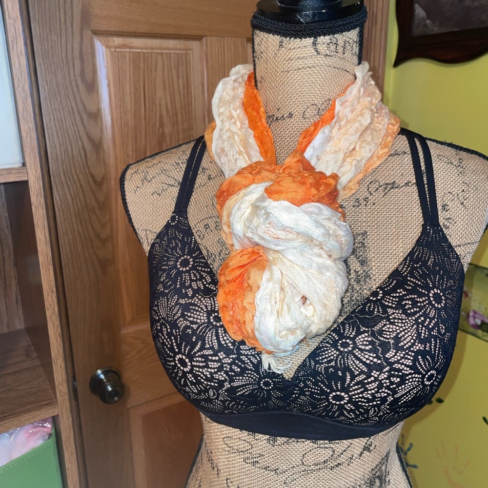🧡🌼Beautiful NWT scarf/wrap